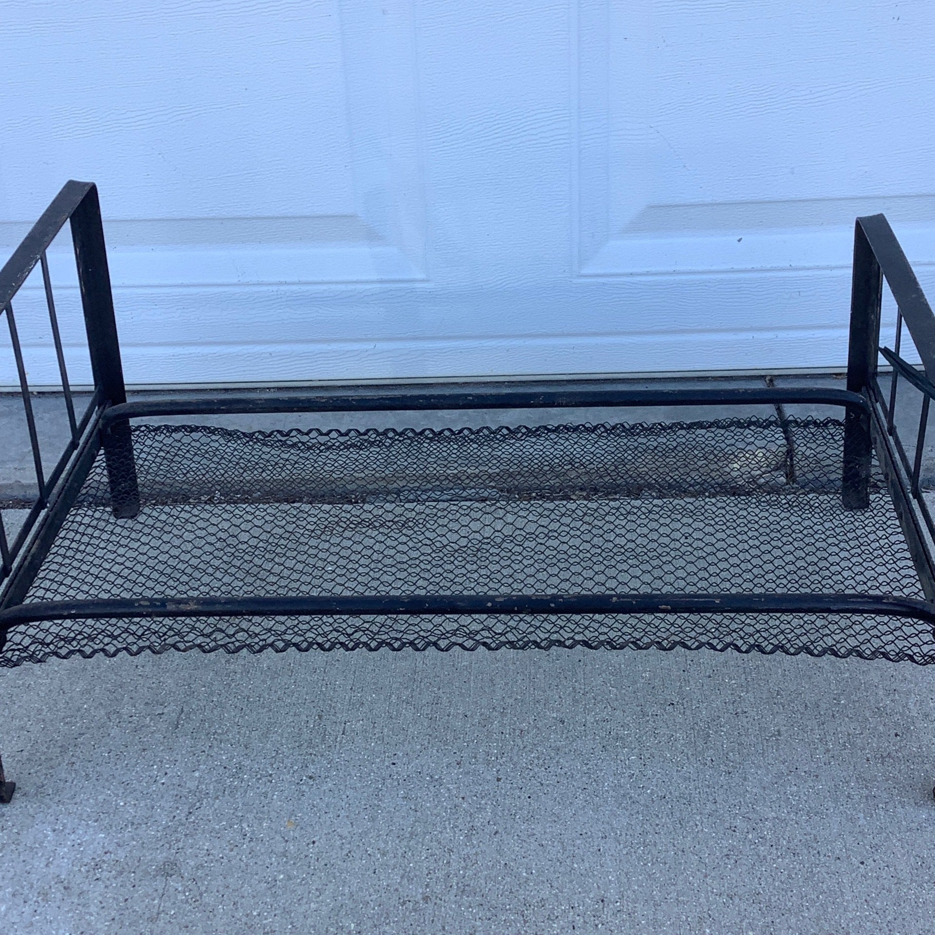 Iron deals doll bed